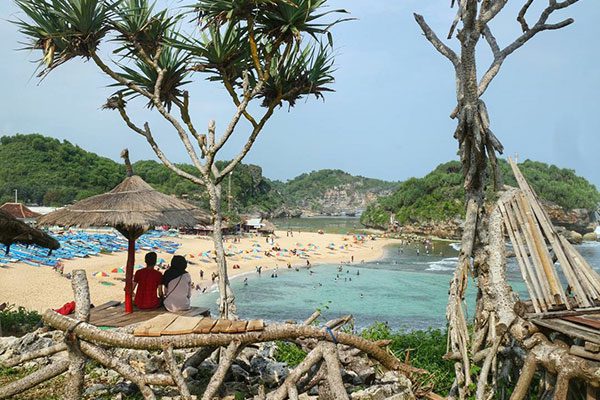 Pantai Drini: Pantai Pasir Putih Yang Mempesona di Jogja 